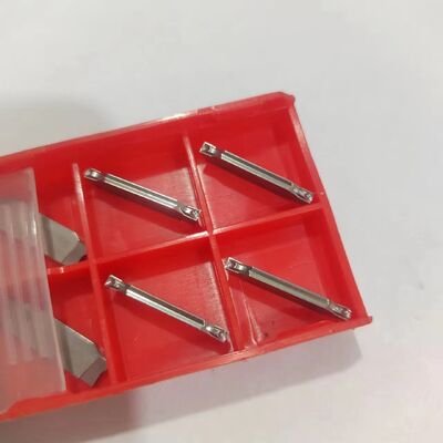 Beli Sisipan Karbida Tungsten Tak Berlapis Tahan Tekuk 14.4 G/CM3 untuk Pemesinan Baja Tahan Karat online manufacture