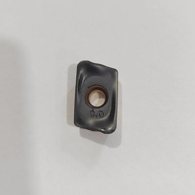 Sisipan Karbida Tungsten Presisi Tinggi R390-180620M-PM Seri Pemotong Perahu Pemrosesan Cetakan